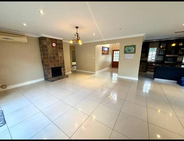 3 BEDROOM TOWNHOUSE FOR SALE IN FERNCLIFFE